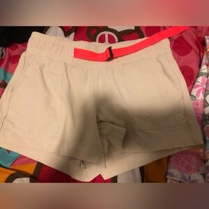 Gap fit elastic cream shorts with neon pink belt